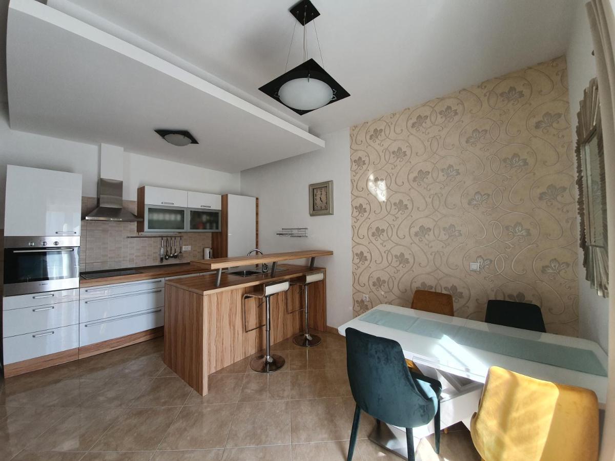 Grey House Apartamento Makarska Exterior foto